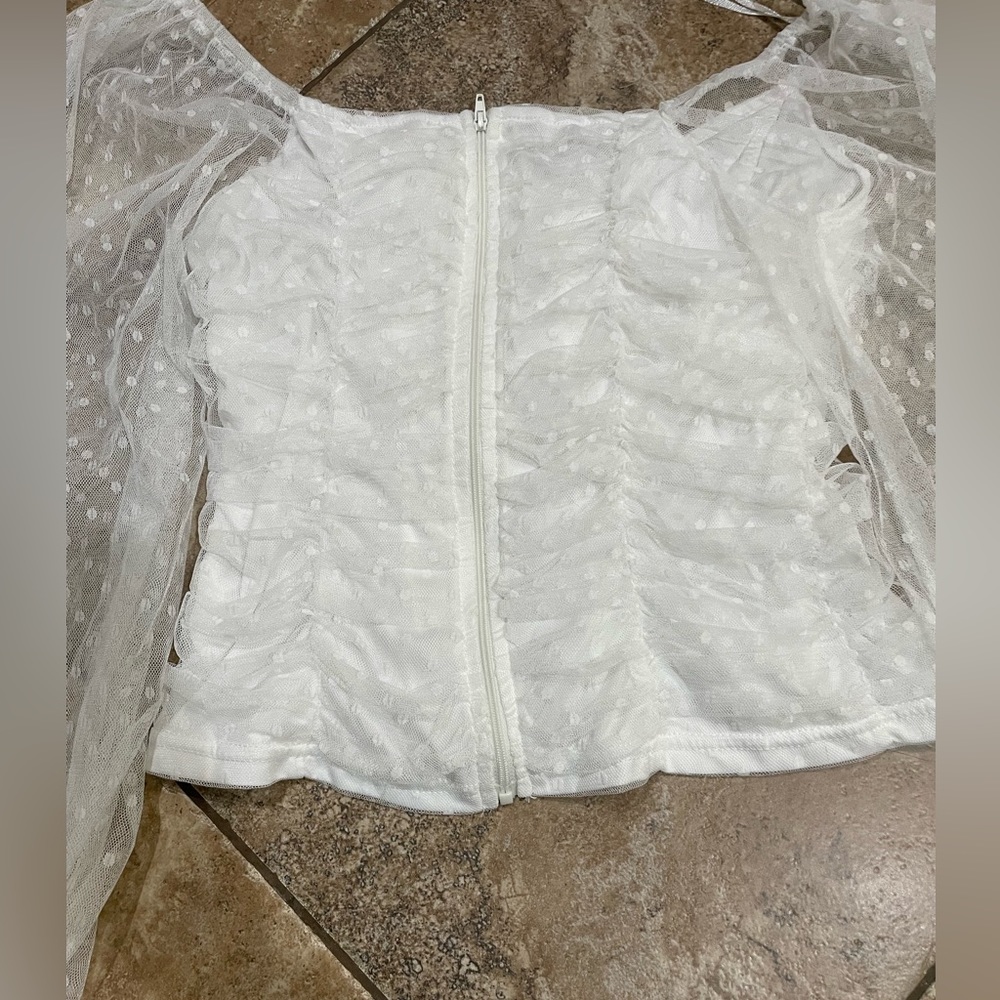 Cropped Ruffle Blouse - Picture 3 of 4